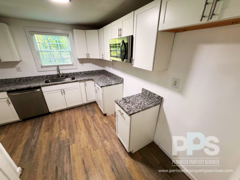 5544 Lakeside Dr - Photo 2 of 15