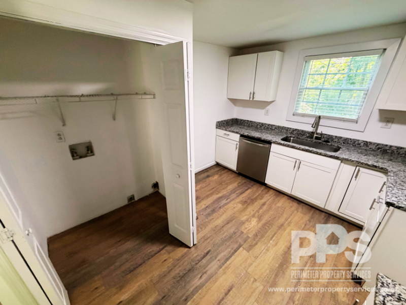 5544 Lakeside Dr - Photo 3 of 15