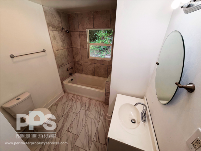 5544 Lakeside Dr - Photo 4 of 15
