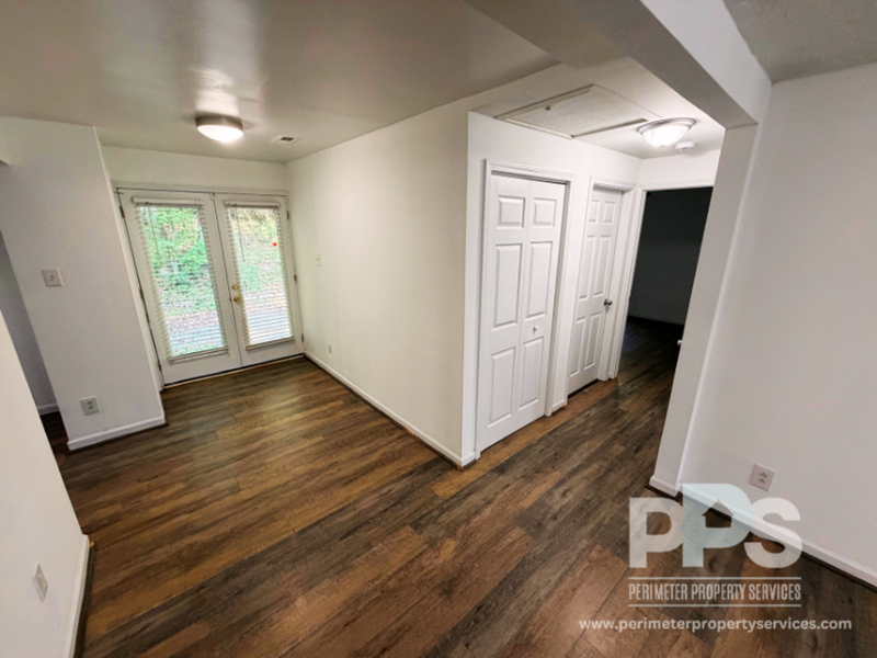 5544 Lakeside Dr - Photo 6 of 15