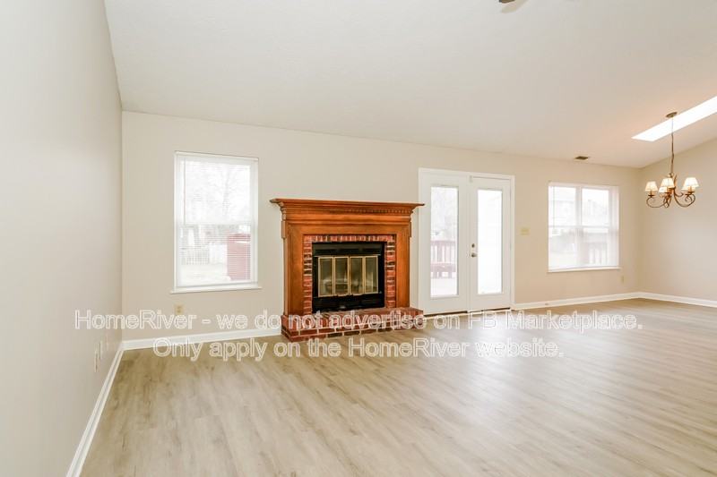 11120 Bayridge Cir W - Photo 2 of 17