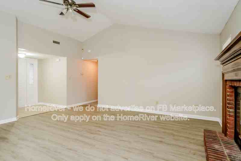 11120 Bayridge Cir W - Photo 3 of 17