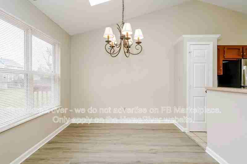 11120 Bayridge Cir W - Photo 4 of 17