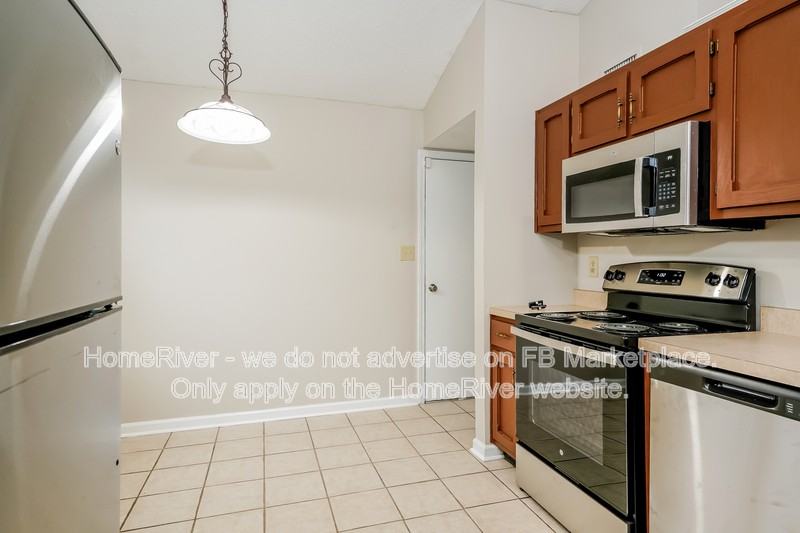 11120 Bayridge Cir W - Photo 5 of 17