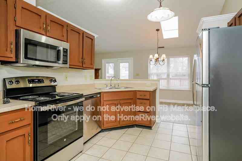 11120 Bayridge Cir W - Photo 6 of 17