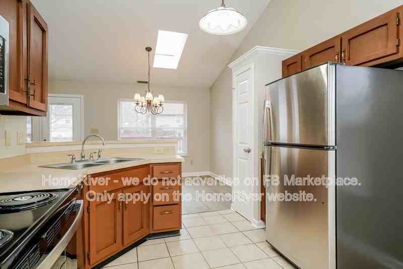 11120 Bayridge Cir W - Photo 7 of 17