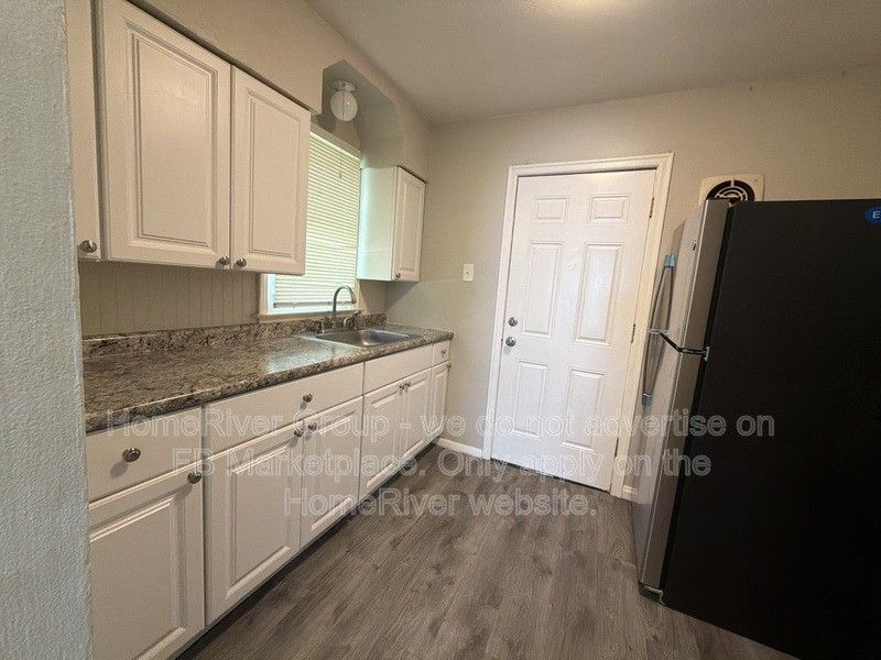 10116 Cloverdale Dr - Photo 5 of 22