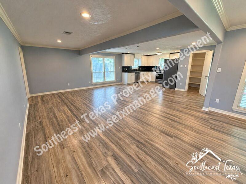 760 Wade St - Photo 4 of 24