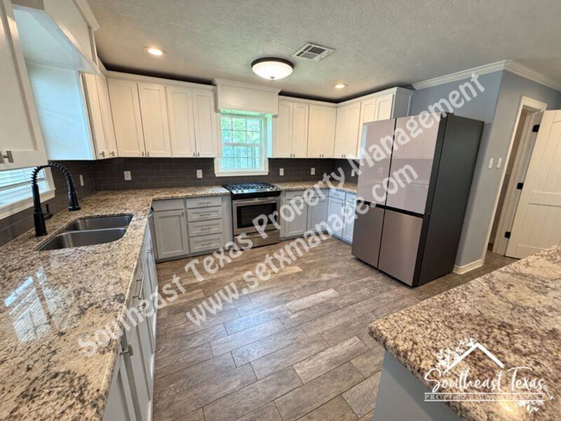 760 Wade St - Photo 6 of 24
