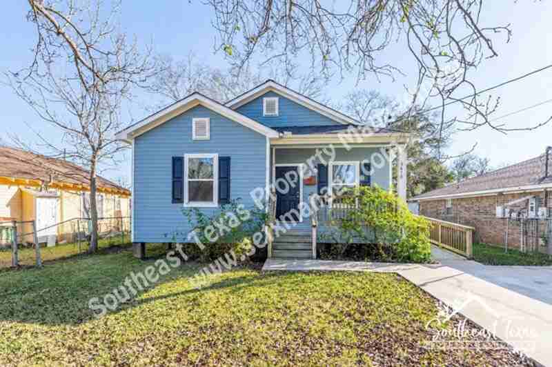 3670 Saint Helena St - Photo 4 of 20
