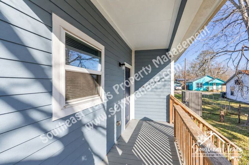 3670 Saint Helena St - Photo 6 of 20