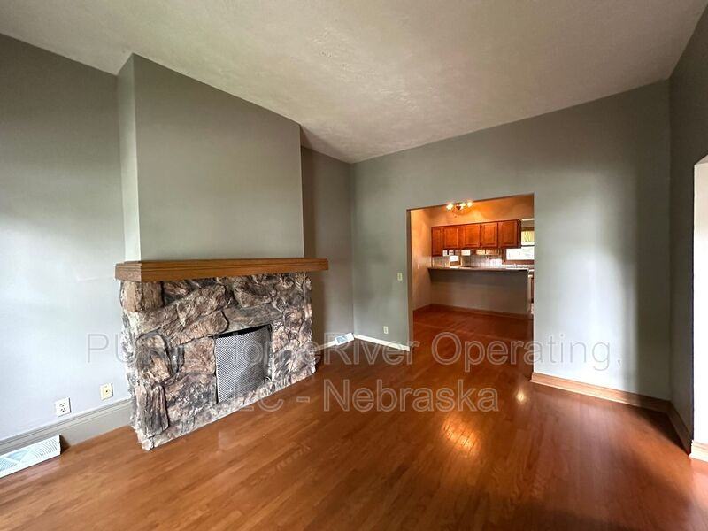 1009 N 49th Ave - Photo 3 of 28