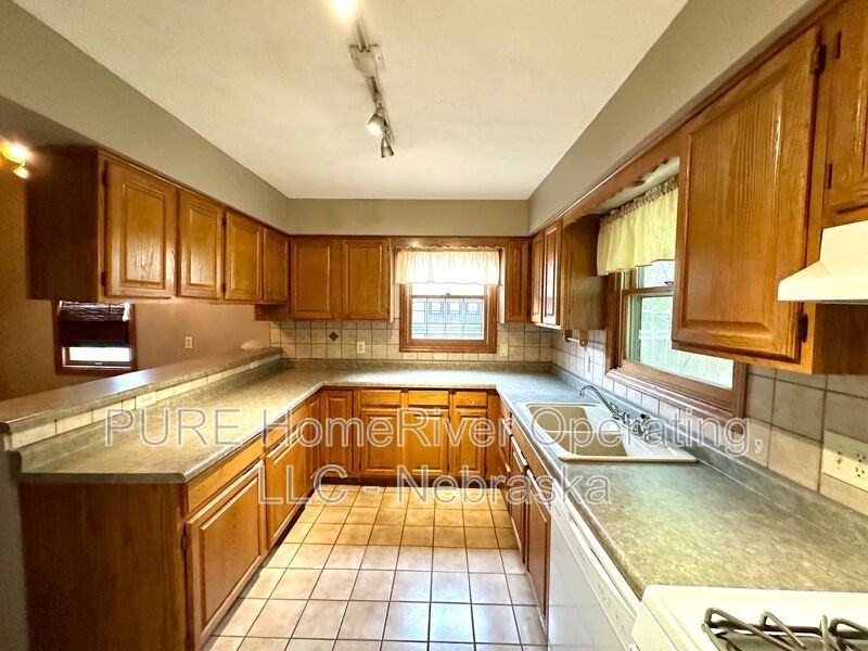 1009 N 49th Ave - Photo 7 of 28