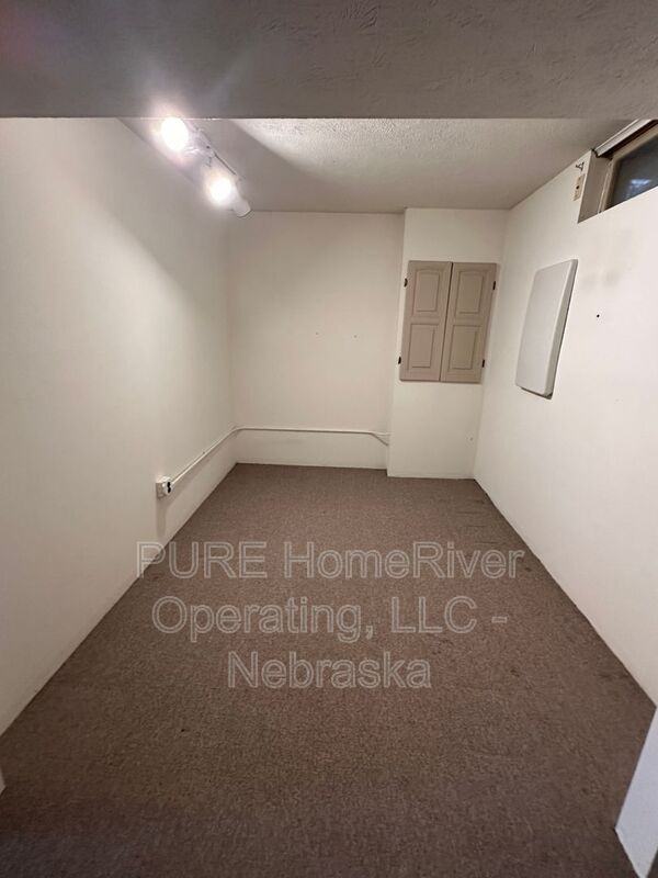 1631 N 109th Plz - Photo 7 of 50