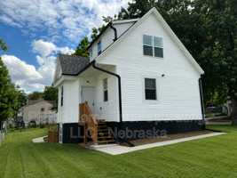 featured image of 4245 Burdette St