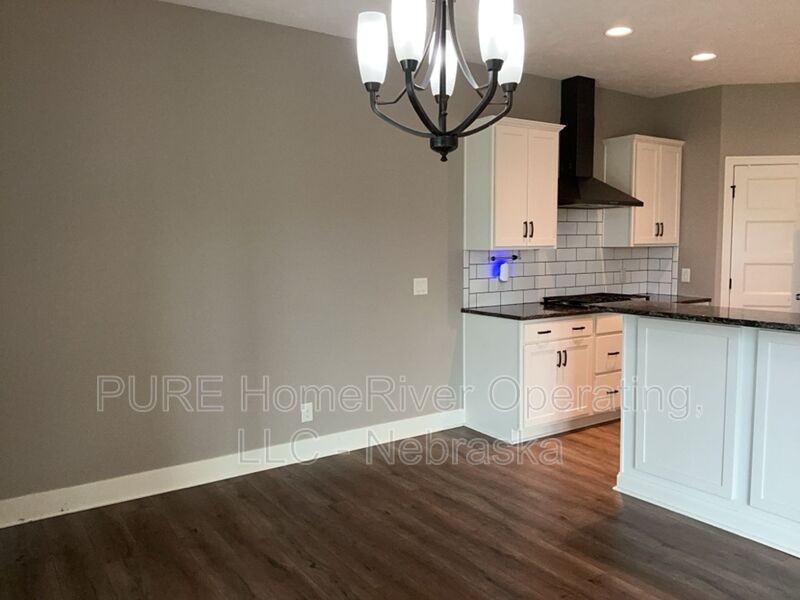 11910 S 112th St - Photo 5 of 40