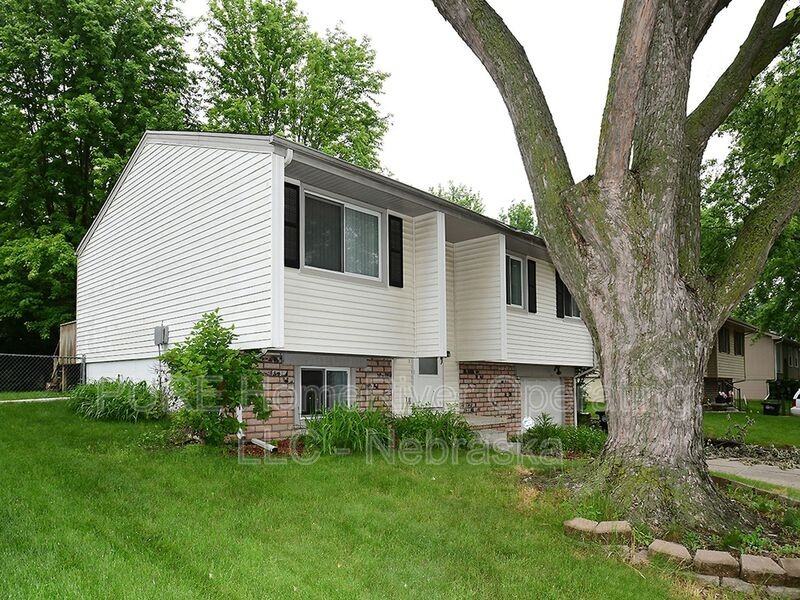 2511 N 143rd Ave - Photo 2 of 23