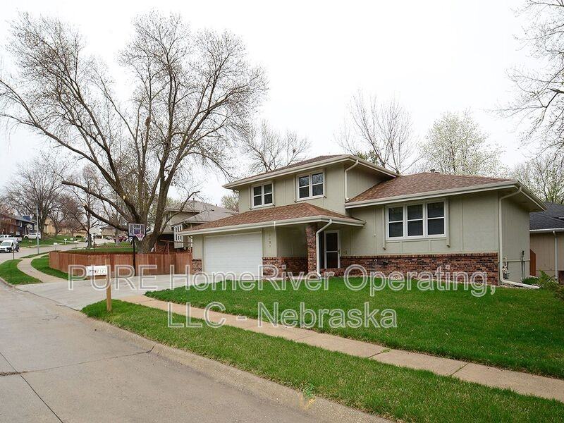 2121 S 163rd Cir - Photo 2 of 31