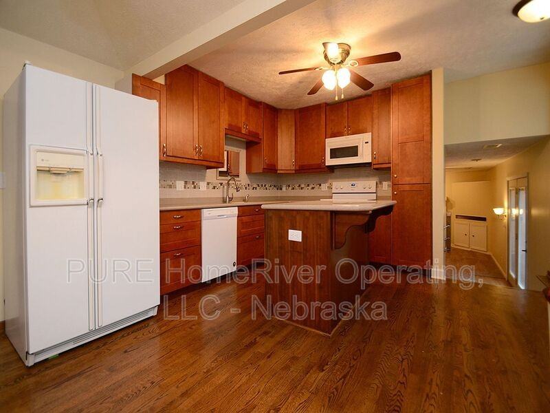 2121 S 163rd Cir - Photo 3 of 31