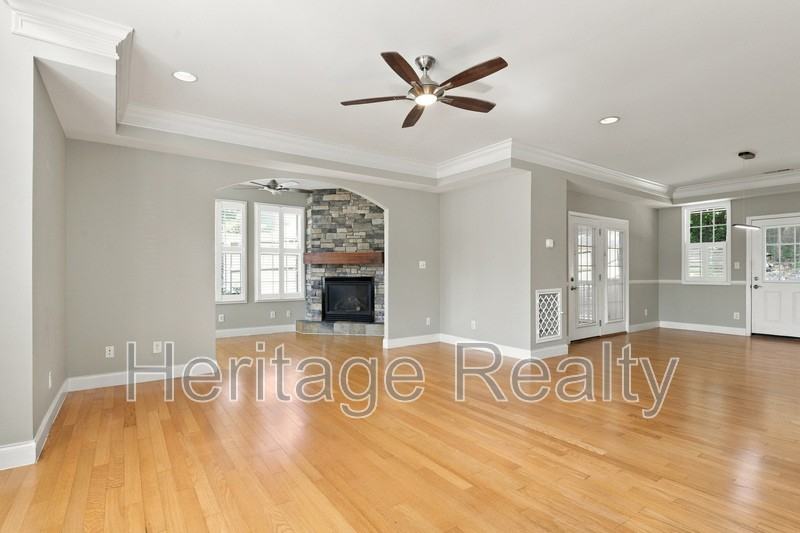2000 Cascade Falls Ln - Photo 4 of 17