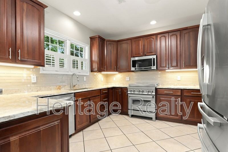 2000 Cascade Falls Ln - Photo 5 of 17