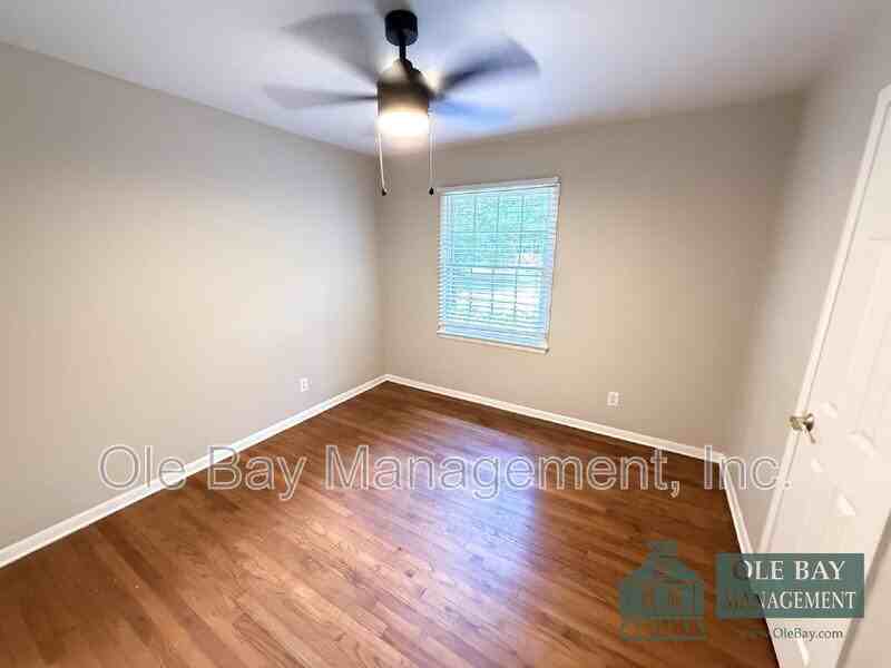 108 Hilltop Dr E - Photo 3 of 13