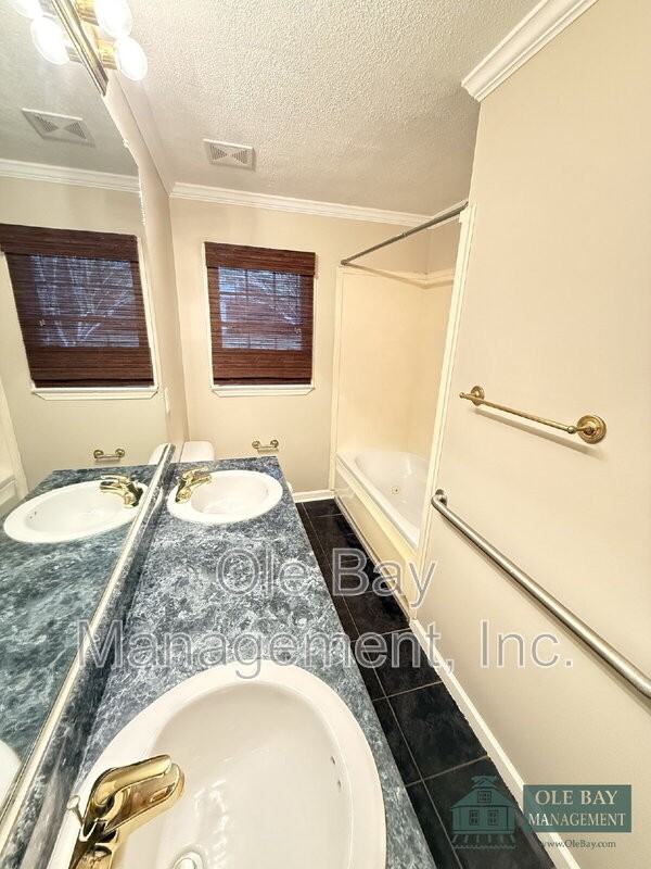 108 Hilltop Dr E - Photo 4 of 13