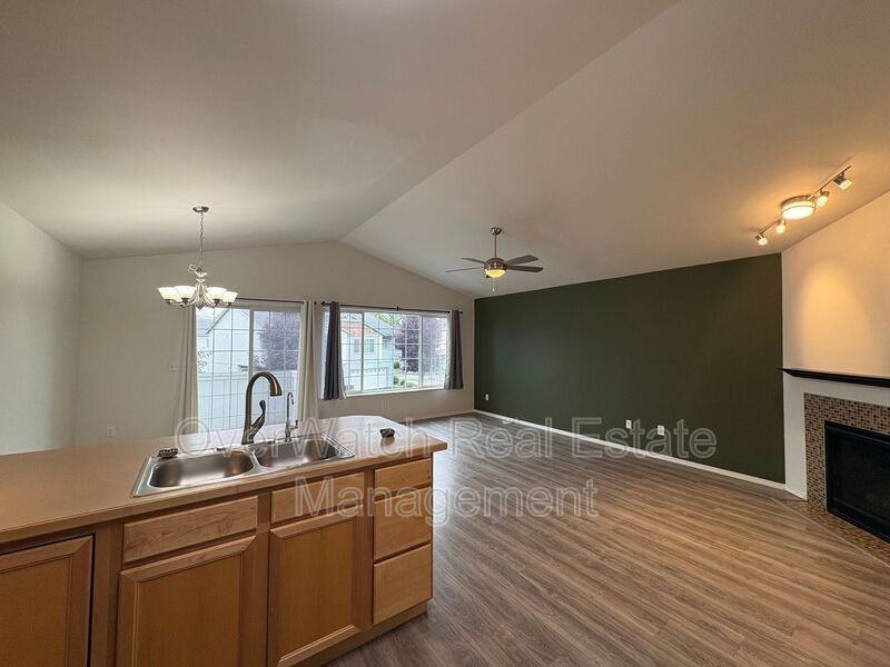 5651 Sapphire Loop #22B - Photo 4 of 32