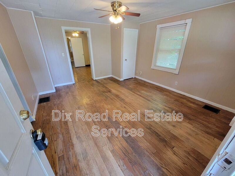 1618 Sheridan Ave - Photo 3 of 12