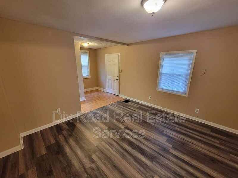 1618 Sheridan Ave - Photo 4 of 12