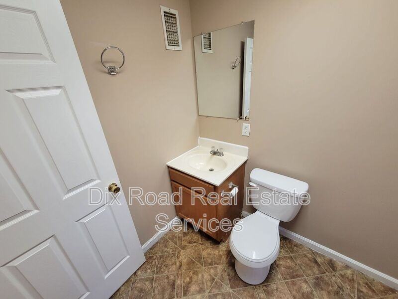 1618 Sheridan Ave - Photo 5 of 12
