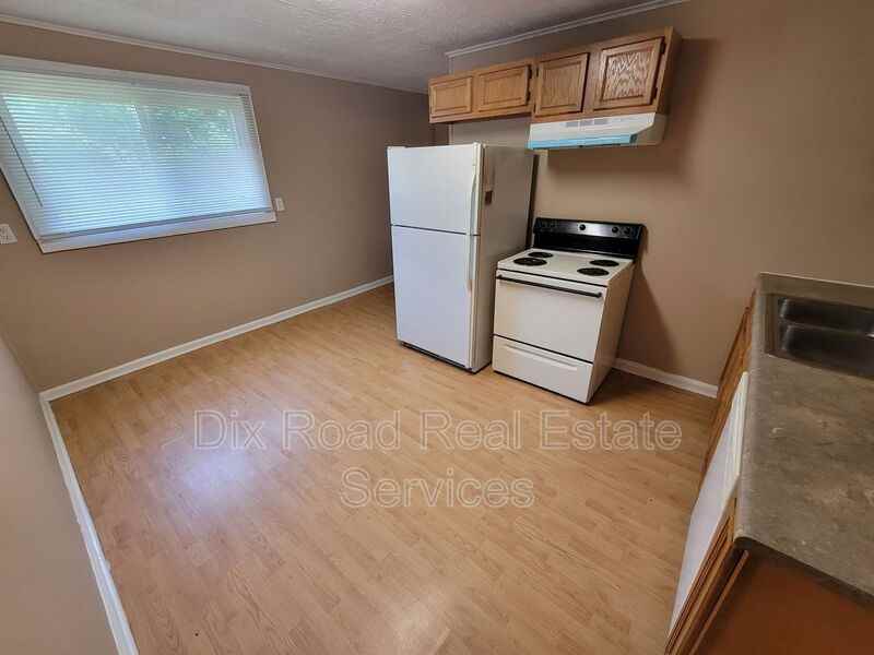 1618 Sheridan Ave - Photo 7 of 12