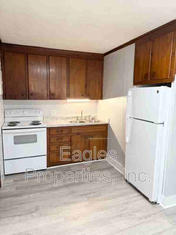 400 N Taylor St #A - Photo 2 of 8