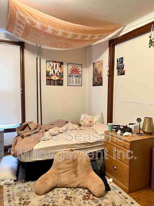 122 Buell St - Photo 3 of 22