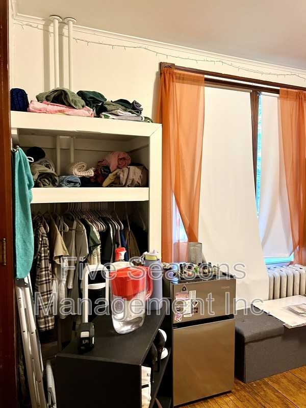 122 Buell St - Photo 4 of 22