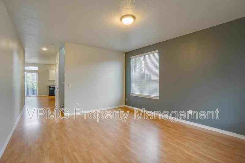9819 Ne 86th St - Photo 4 of 33