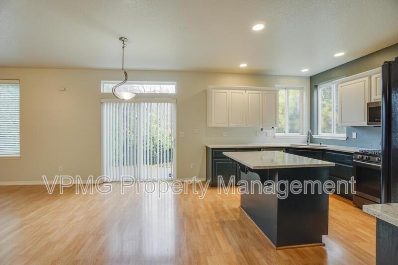 9819 Ne 86th St - Photo 5 of 33