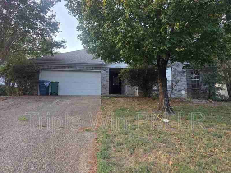 12512 Woodbury Dr