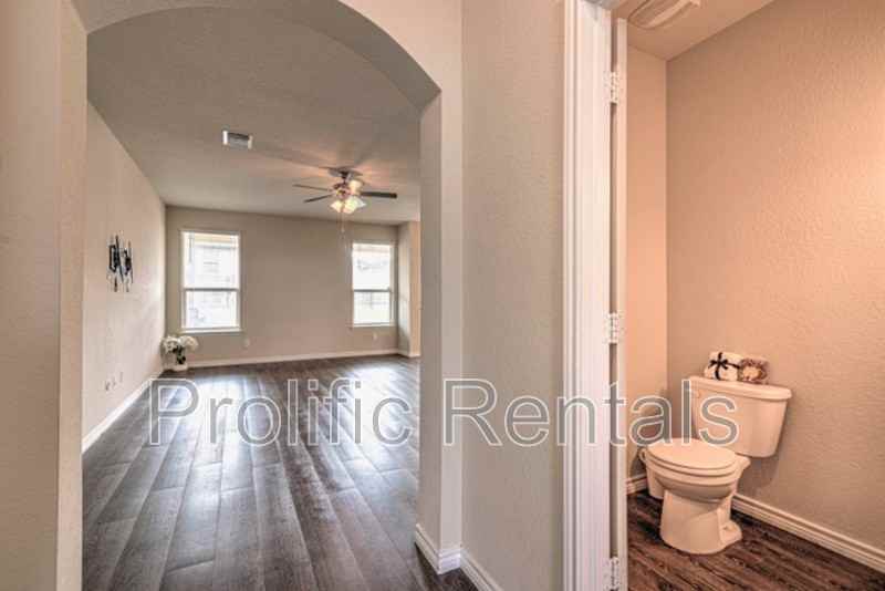 5300 Primavera Ln - Photo 7 of 42