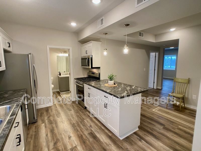 107 Main St E - Photo 2 of 7