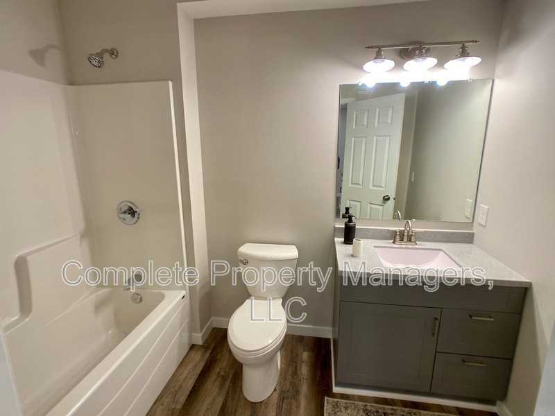 107 Main St E - Photo 4 of 7