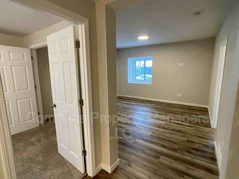 107 Main St E - Photo 5 of 7