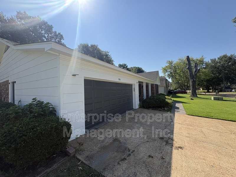 1116 Simmonsridge Dr - Photo 3 of 32