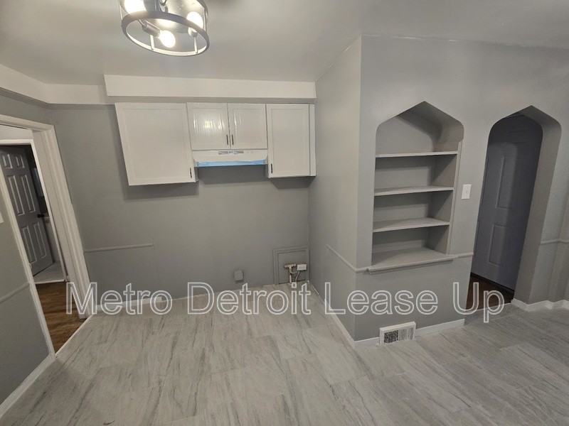 16433 Manning St - Photo 4 of 11