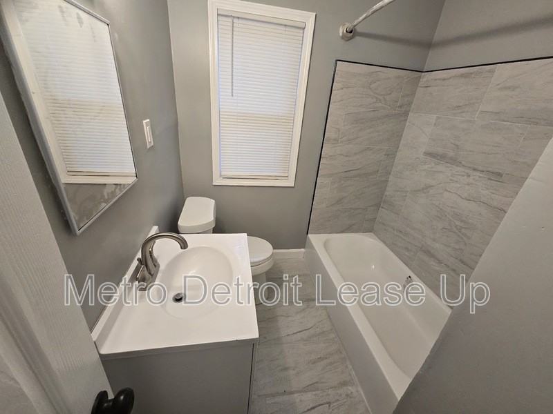 16433 Manning St - Photo 6 of 11