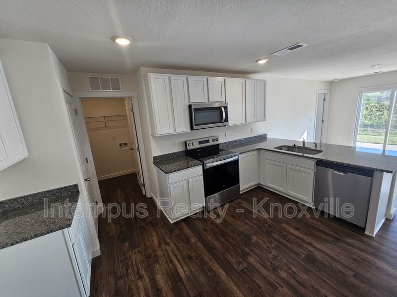 6820 Prospect Hill Ln - Photo 5 of 30
