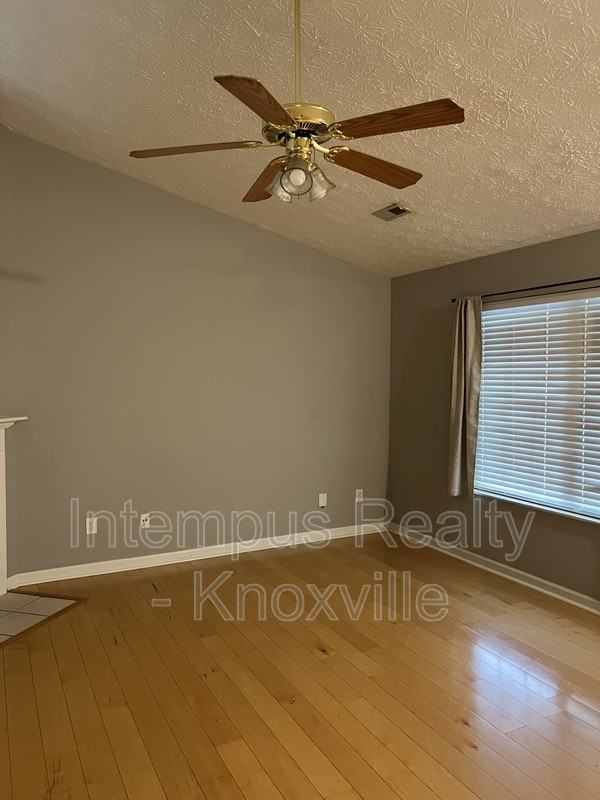 7361 Carowinds Ln - Photo 3 of 20