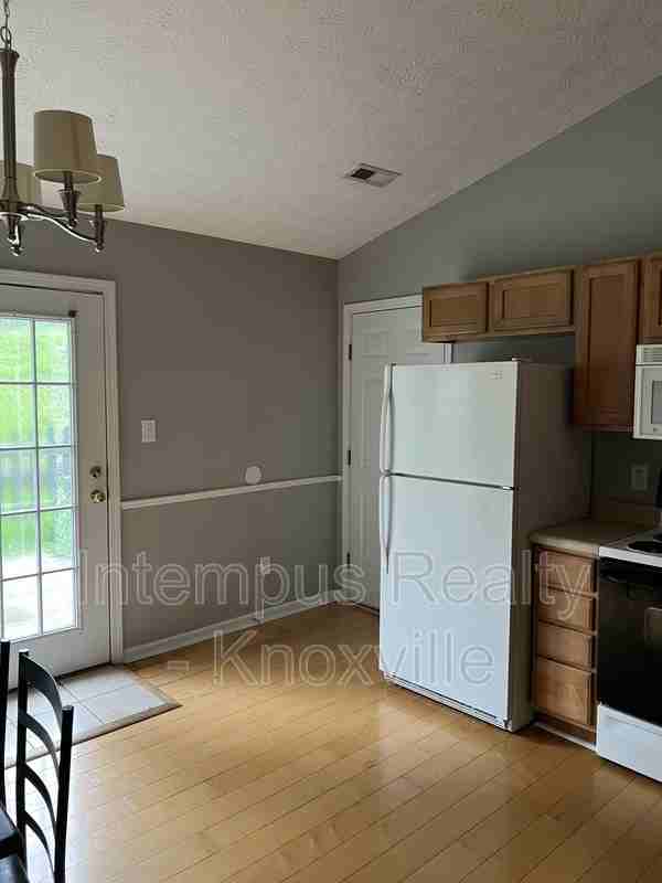 7361 Carowinds Ln - Photo 5 of 20