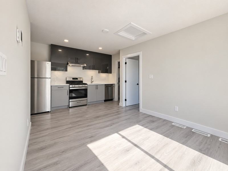 12115 93 St Nw - Photo 5 of 12