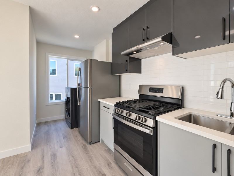 12115 93 St Nw - Photo 6 of 12